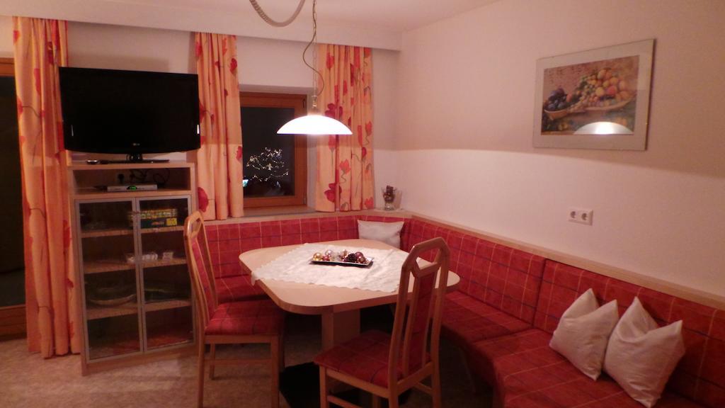 Haus Rainer Lägenhet Matrei in Osttirol Rum bild